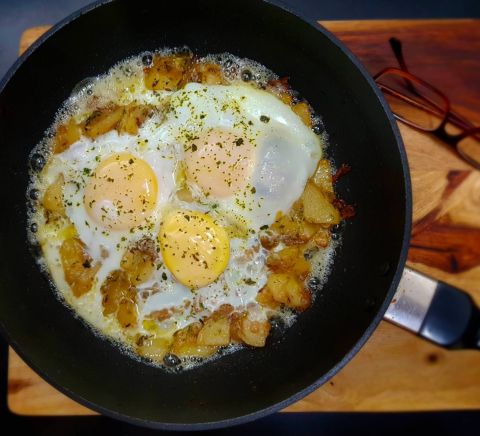 Eggs on potatoes